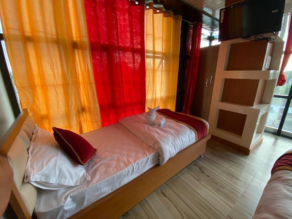 Hotel Kjs Inn Bahasi Ngoại thất bức ảnh