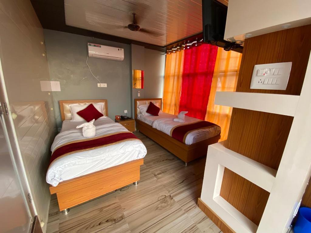 Hotel Kjs Inn Bahasi Ngoại thất bức ảnh