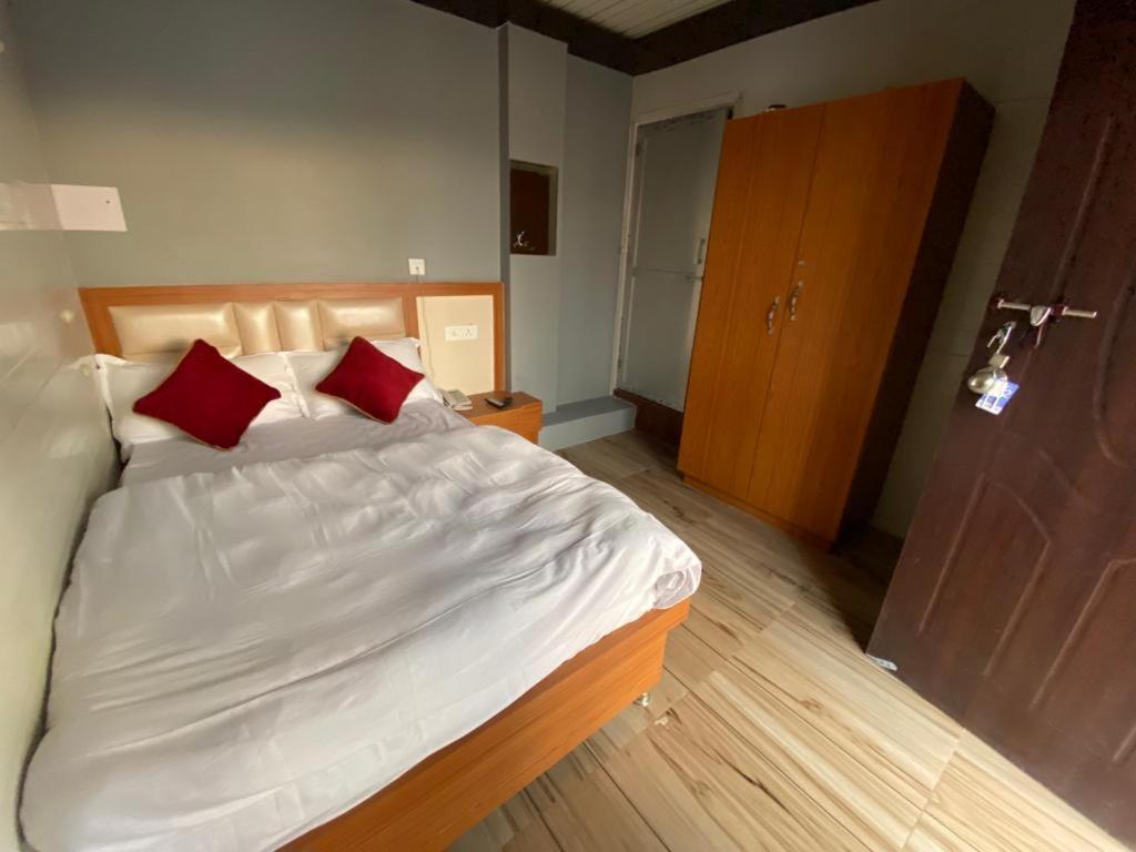 Hotel Kjs Inn Bahasi Ngoại thất bức ảnh