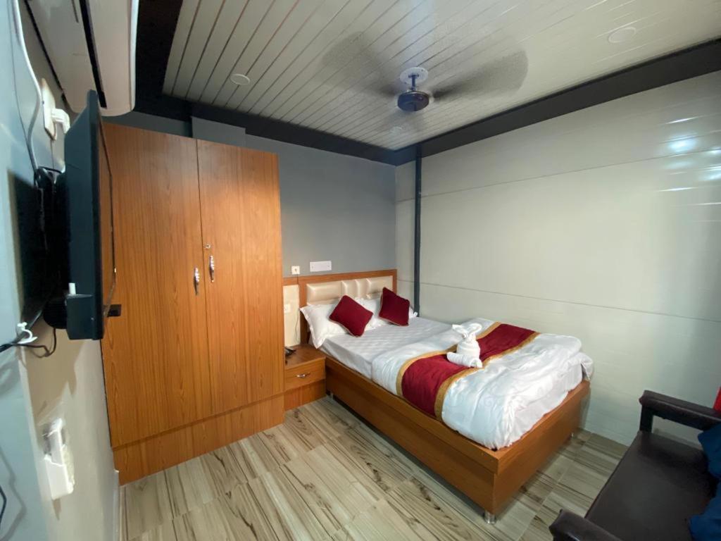 Hotel Kjs Inn Bahasi Ngoại thất bức ảnh